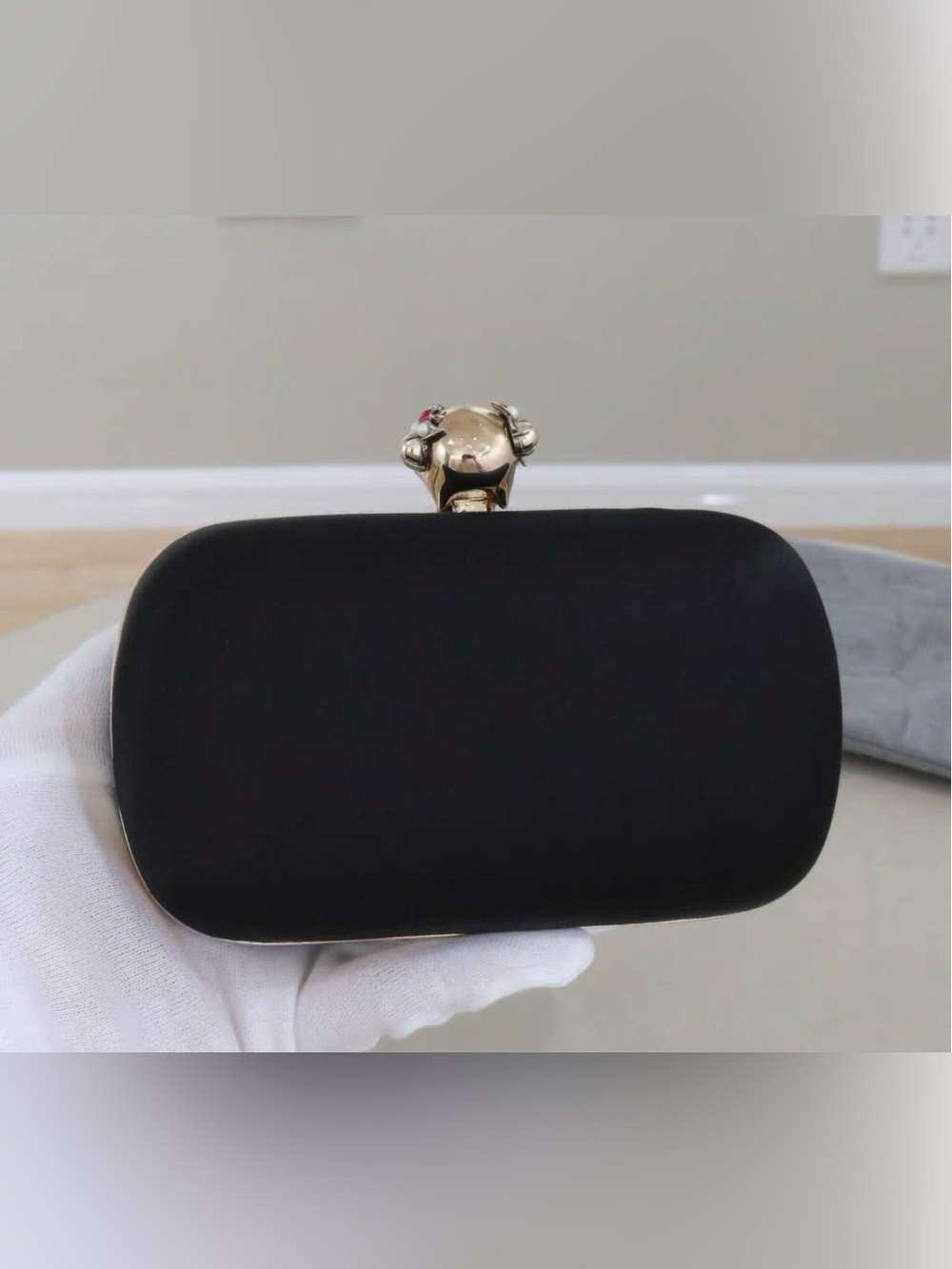🚩steal Alexander McQueen Black Satin Skull-Top Evening Clutch